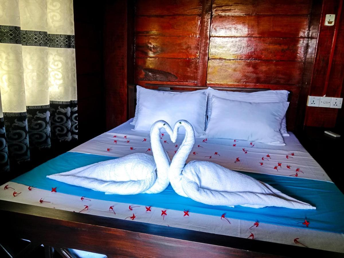 Ceylon Amigos Eco Resort 锡吉里亚 外观 照片