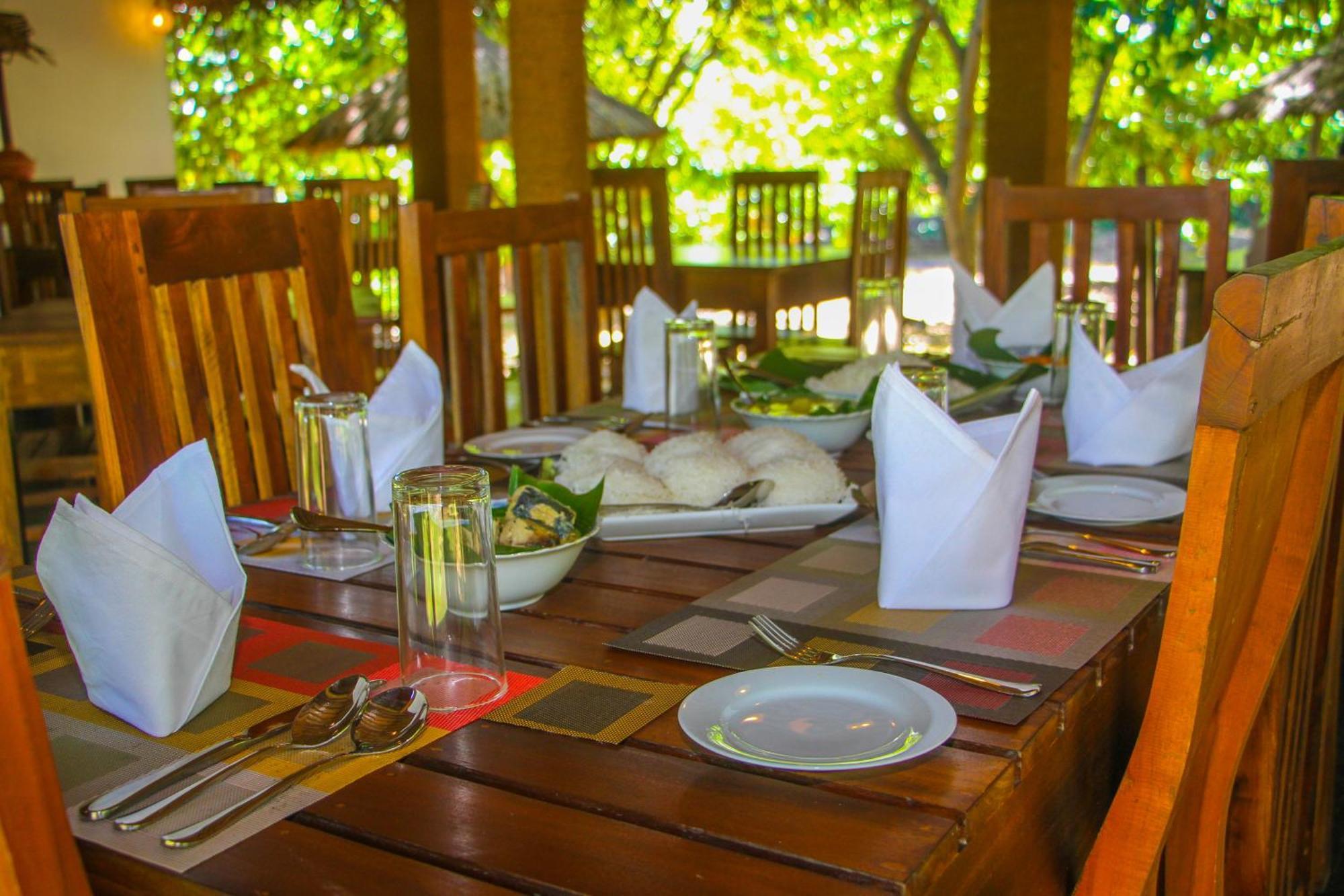 Ceylon Amigos Eco Resort 锡吉里亚 外观 照片