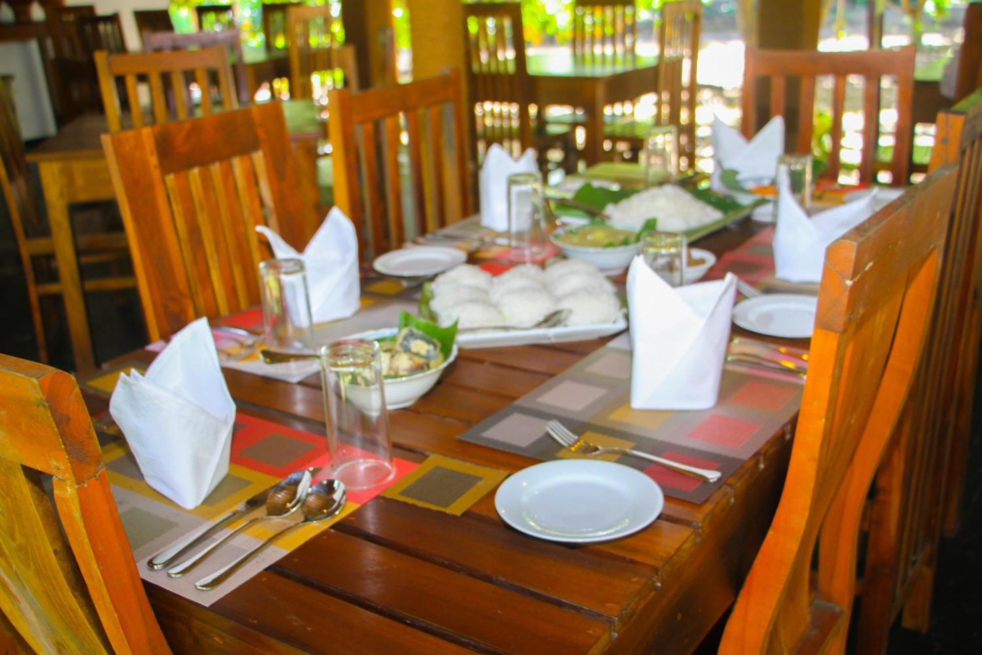 Ceylon Amigos Eco Resort 锡吉里亚 外观 照片