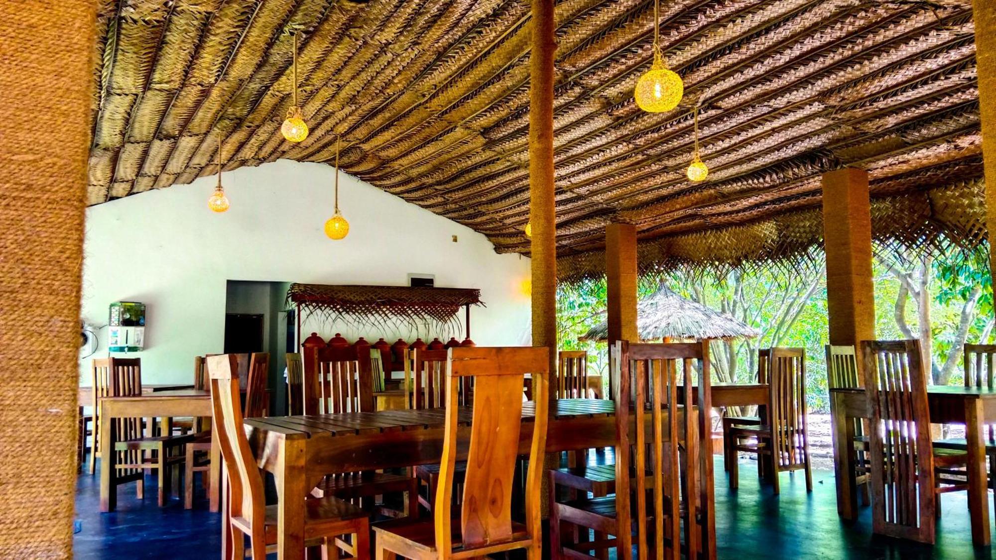 Ceylon Amigos Eco Resort 锡吉里亚 外观 照片