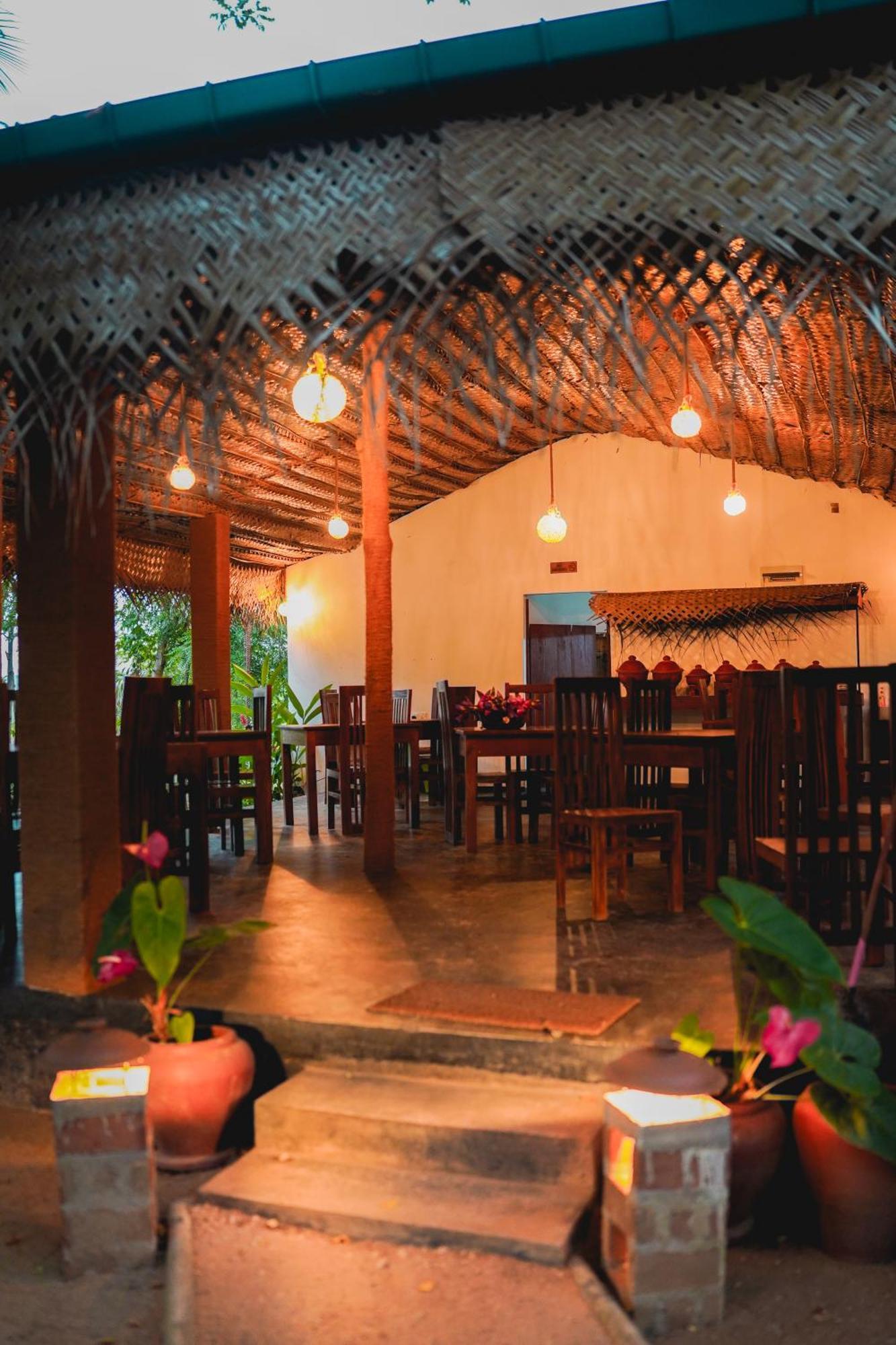 Ceylon Amigos Eco Resort 锡吉里亚 外观 照片